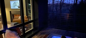 Idyll Reserve 4 | The Hillside - new, luxe, hot tub and fireplace