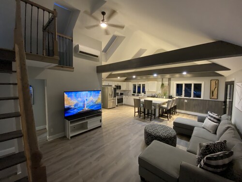 The Bolton Lodge & Suites - Full Estate with Pool