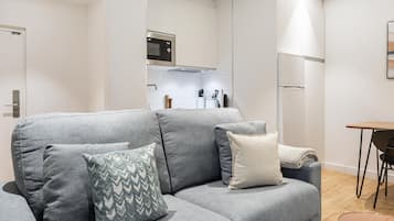 40-inch Smart TV with cable channels, TV