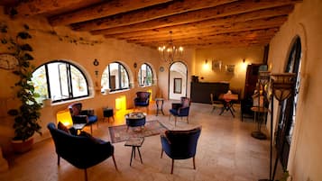Deluxe Room | In-room dining