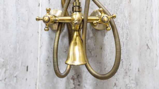 A brass showerhead with multiple hoses attached to it. - ASTARTE HOTEL (Sanliurfa)
