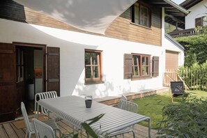Outdoor dining - Cozy 2-room apartment in modern country house style with private garden (Reit im Winkl)