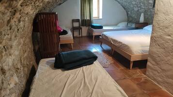 4 slaapkamers, een bureau, reisbedje, gratis wifi