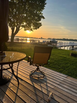 Outdoor dining - Cottrelville Cottage (Marine City)
