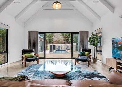 Alpine Barn Retreat, Bright