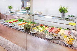 Free daily buffet breakfast  - Hotel Fleming Playa Poniente (Benidorm)