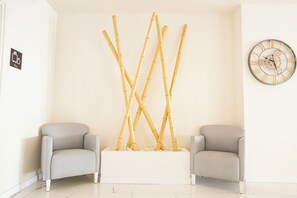 ฝ่ายต้อนรับ