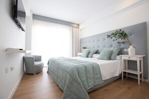 โต๊ะทำงาน, พื้นที่ทำงานแบบใช้แล็ปท็อป, Wi-Fi ฟรี, ผ้าปูที่นอน