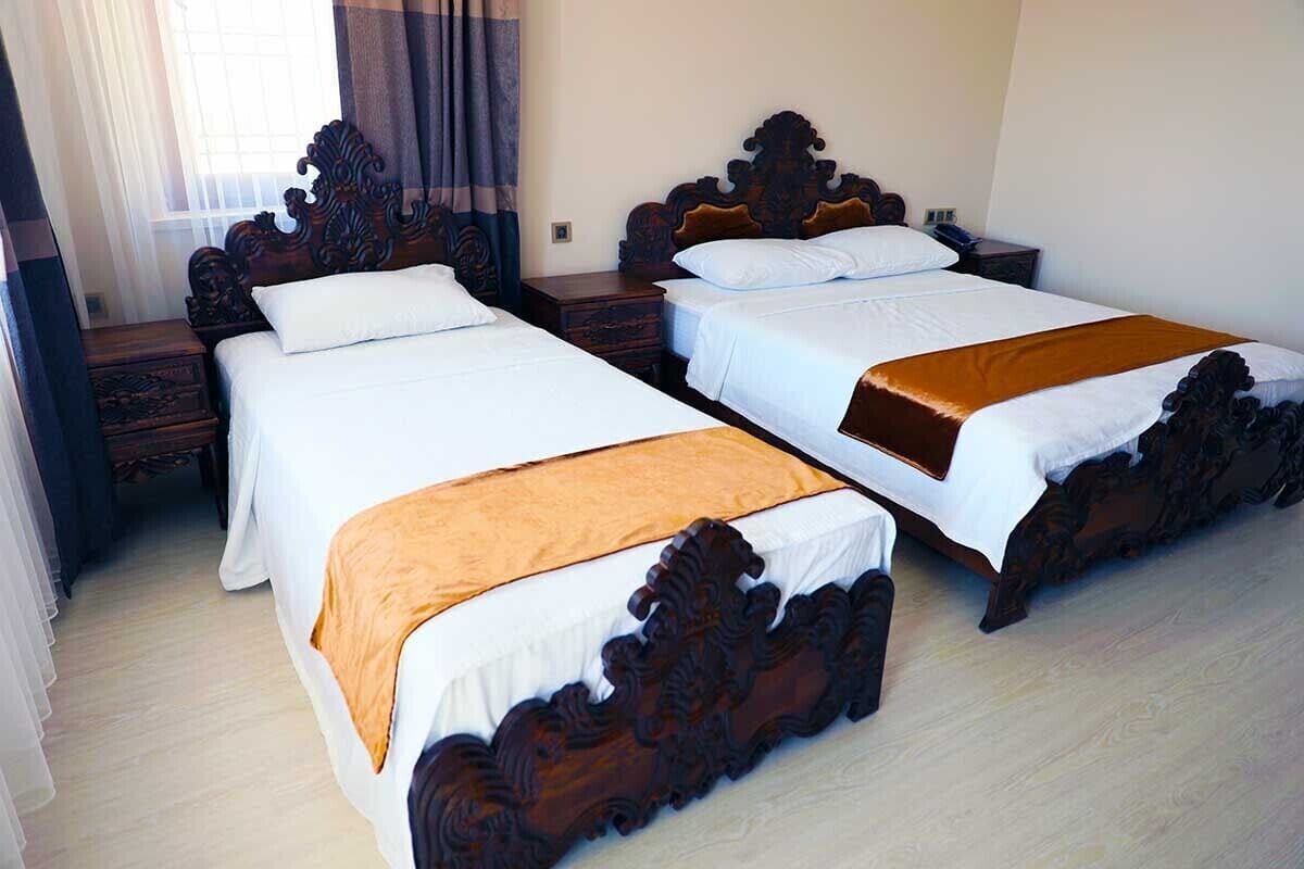 Ropa de cama de alta calidad, caja fuerte, tabla de planchar con plancha