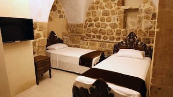 Deluxe Twin Room | Premium bedding, in-room safe, iron/ironing board, free WiFi