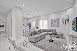 Casa | Área de estar | TV de tela plana 42 polegadas com canais digitais, TV