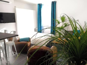 Bureau, Wi-Fi gratuit, draps fournis