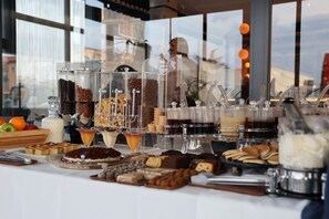 Desayuno buffet todos los días (con cargo) 