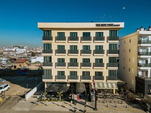 Vista frontal de la propiedad