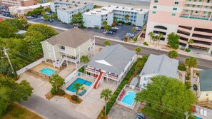 Exterior - Sleeps 16, Private Pool, 1 Street From The Beach + Free Attraction Tickets! (North Myrtle Beach)