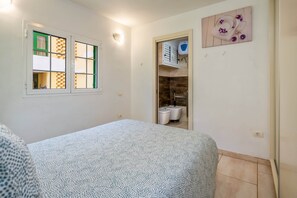 2 chambres, fer et planche Ă repasser, draps fournis