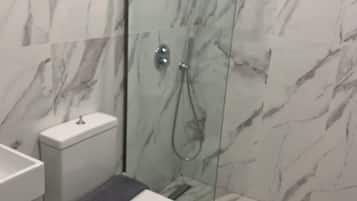 Rainfall showerhead, hair dryer, towels
