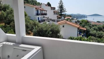 Junior Studio Suite | Frette Italian sheets, premium bedding, individually decorated