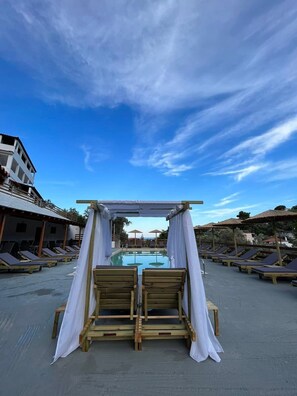 Seasonal outdoor pool - Pension MANGO (Skiathos)
