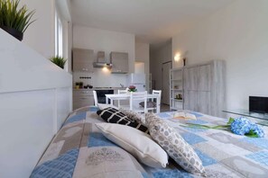 Free WiFi, bed sheets