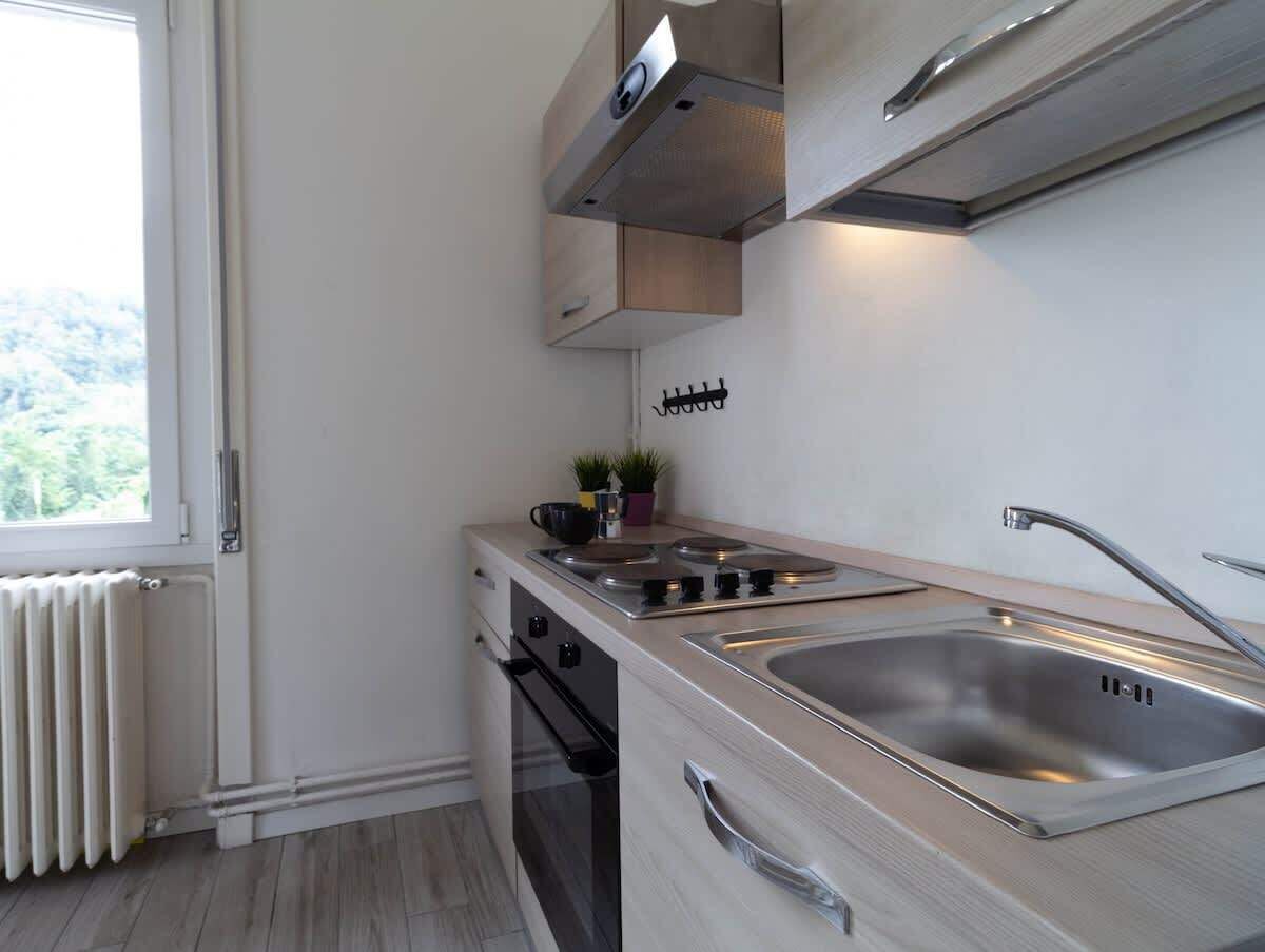 Frigorífico, horno, placa de cocina y cafetera o tetera