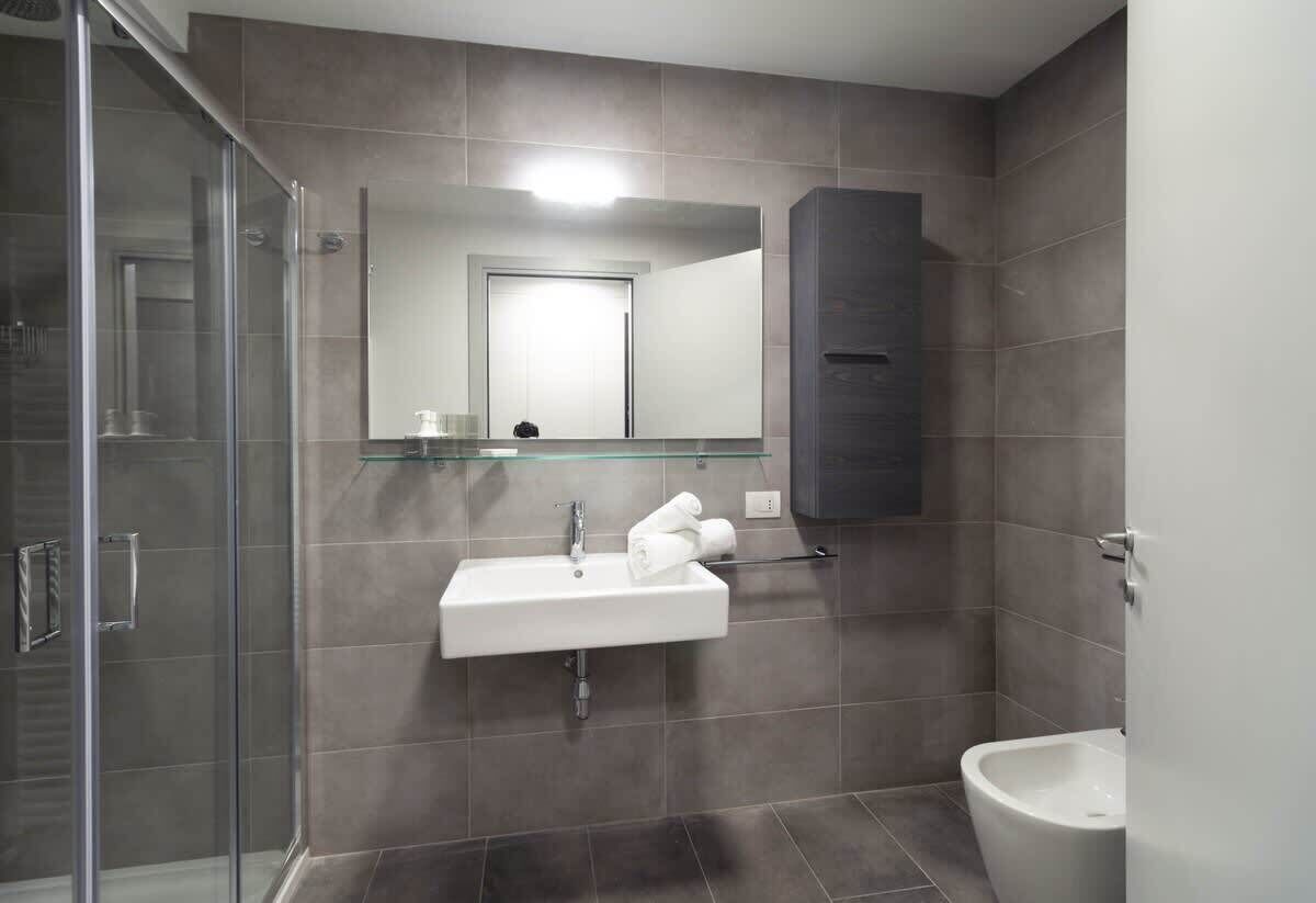 Douche, sèche-cheveux