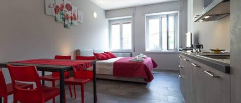 Iron/ironing board, free WiFi, bed sheets