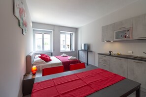 Tabla de planchar con plancha, wifi gratis y ropa de cama 