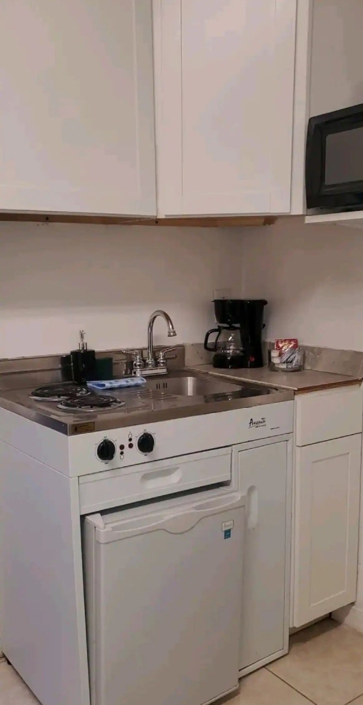 Microwave, coffee/tea maker