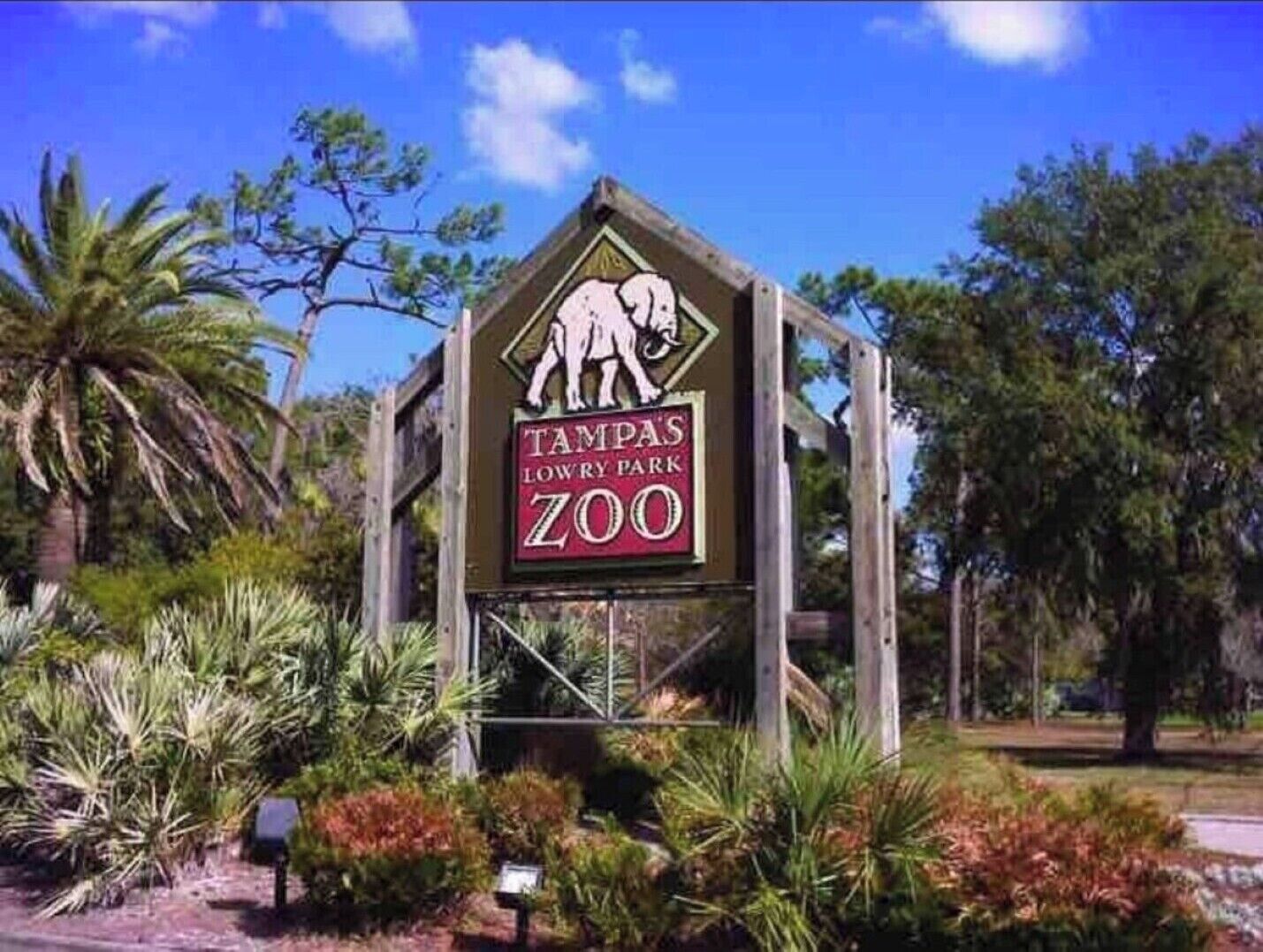 A sign for Tampa's Lowry Park Zoo.