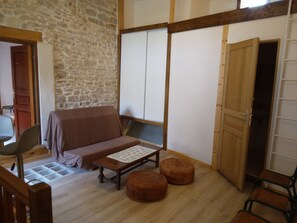 TV, fireplace, DVD player, table tennis