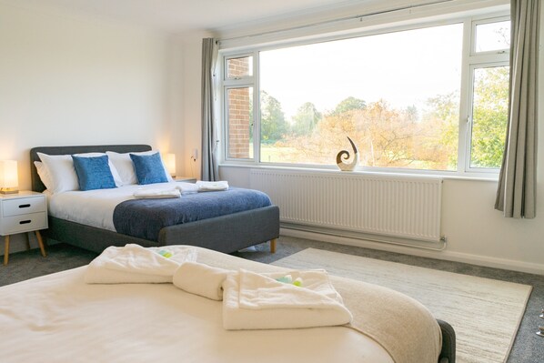 Townhouse – exclusive | 4 soverom, sengetøy av topp kvalitet, dundyner og blendingsgardiner