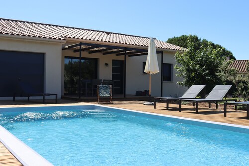 Comfortable 3-bedroom detached house with private pool