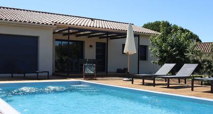 Comfortable 3-bedroom detached house with private pool
