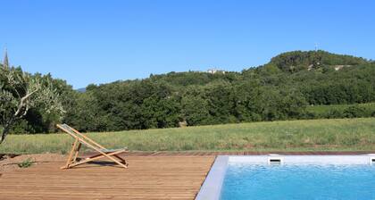 Comfortable 3-bedroom detached house with private pool