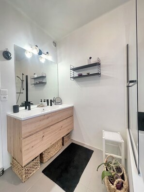 Bathtub, hair dryer - Villa Climatisée, Piscine, Plages et Parking (La Ciotat)