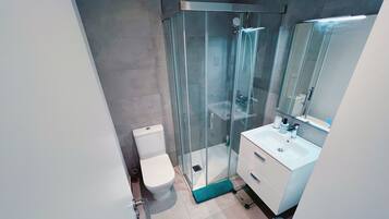 Shower, hair dryer, towels, toilet paper