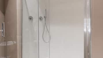 Premium Room | Bathroom | Shower, rainfall showerhead, free toiletries, hair dryer