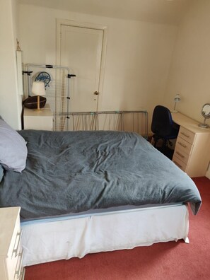 2 Schlafzimmer, Schreibtisch, Bügeleisen/Bügelbrett, kostenloses WLAN