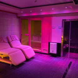 Espace de soins pour les couples, sauna, bain à remous, hammam