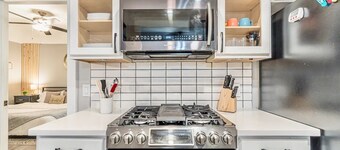 Stylish & Modern Getaway Near Austin & San Marcos!