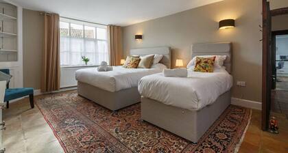 The Green House Hotel Cromer Sleeps 20 - Hot Tub