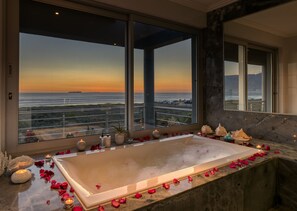 Bathroom - Atlantic Palms (Cape Town)