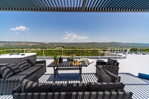 Outdoor dining - Luxury Villa Madre with heated Mineral pool, Whirlpool, Outdoor Gym (Zmijavci)