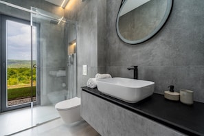 Shower, hair dryer, towels - Luxury Villa Madre with heated Mineral pool, Whirlpool, Outdoor Gym (Zmijavci)