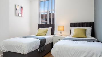 4 bedrooms, internet, bed sheets