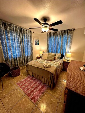 2 habitaciones, escritorio, tabla de planchar con plancha y wifi gratis