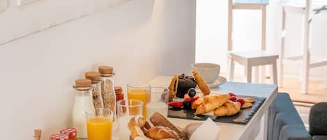 فطور أوروبي مجانًا يوميًا