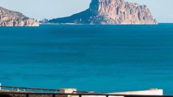 Suite Deluxe, vue mer | 1 chambre, minibar, bureau, Wi-Fi gratuit