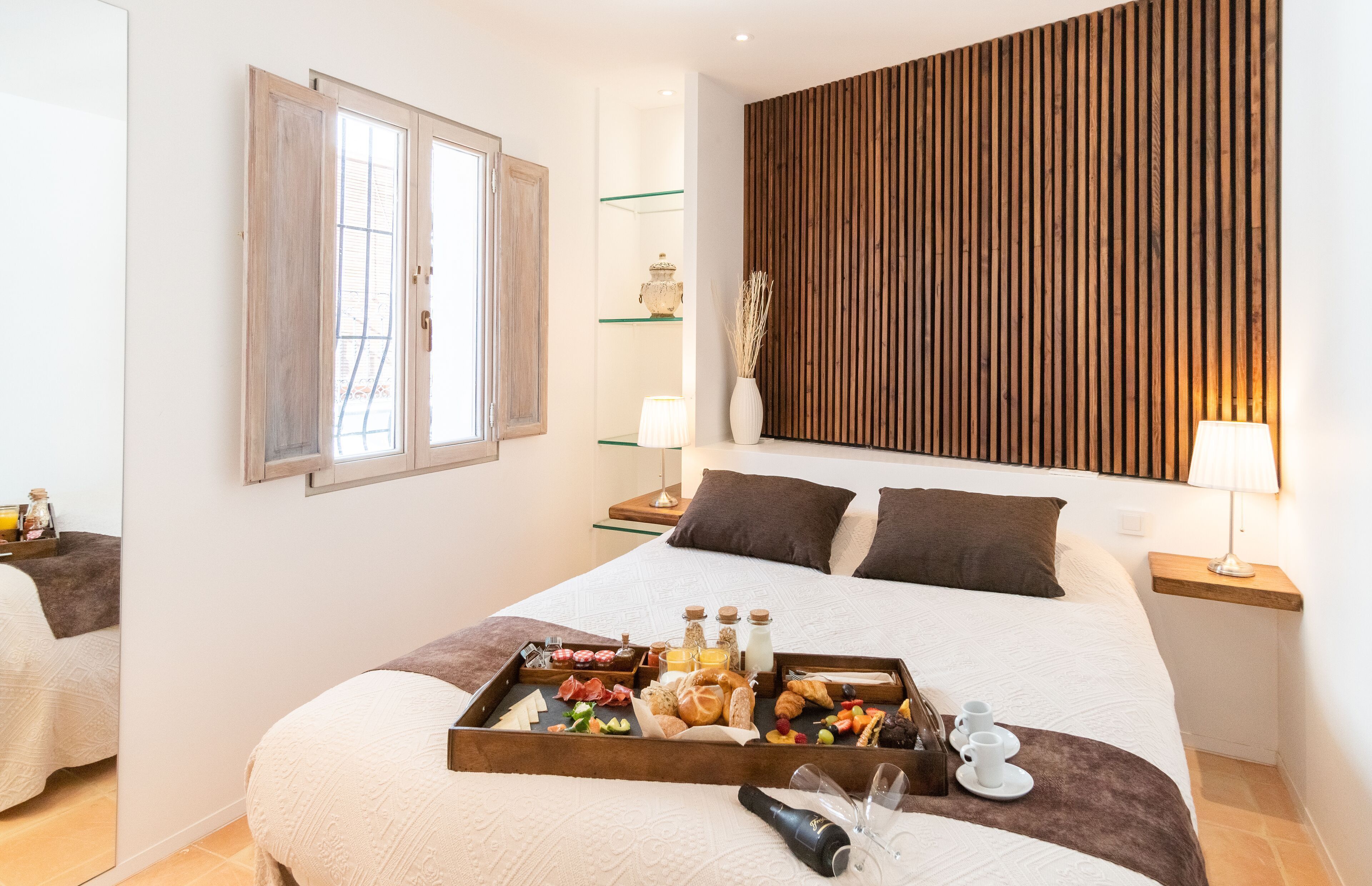 Minibar, desk, free WiFi